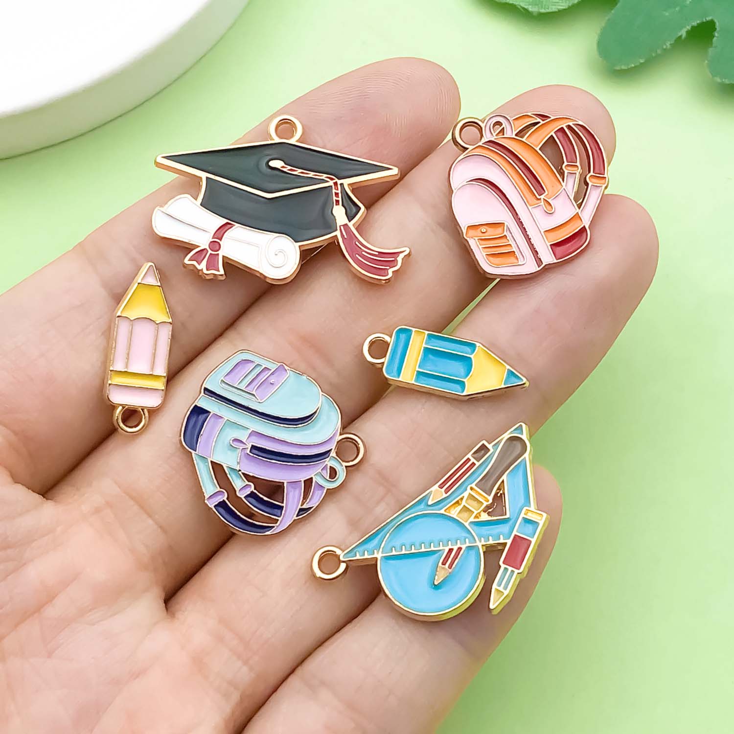 DIYジュエリー作りのための卒業シーズンのチャーム、定規のペ - Jewelry Making Guide Book のレビューと価格