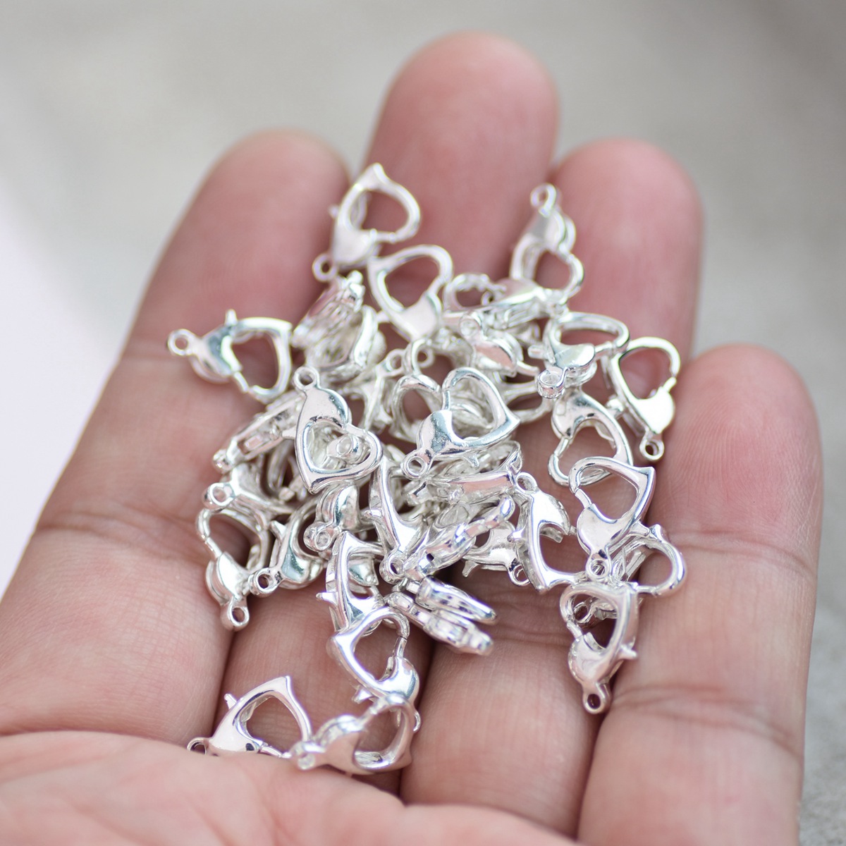 金属製のスクラップブクラスプ,ブロンズとゴールド,12x8m - Jewelry Making Silver のレビューと価格